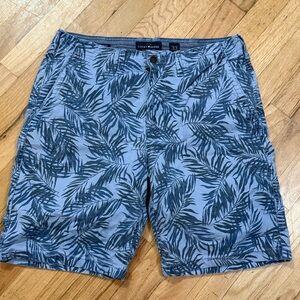 Men’s Lucky Brand Leaf Print Blue Shorts size 33 EUC